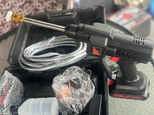 Автомойка Aккумуляторная в кейсе с комплектом аксессуаров